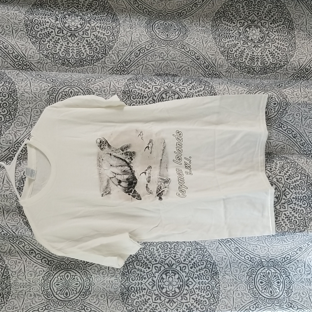 Cayman Island Turtles UV color changing shirt! Adult Medium! Delta Apparel Inc.